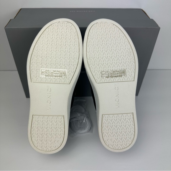 NWB Vionic Winny Leather Embossed Detail Black Lace-Up Sneakers - Size: 5 - Picture 10 of 14